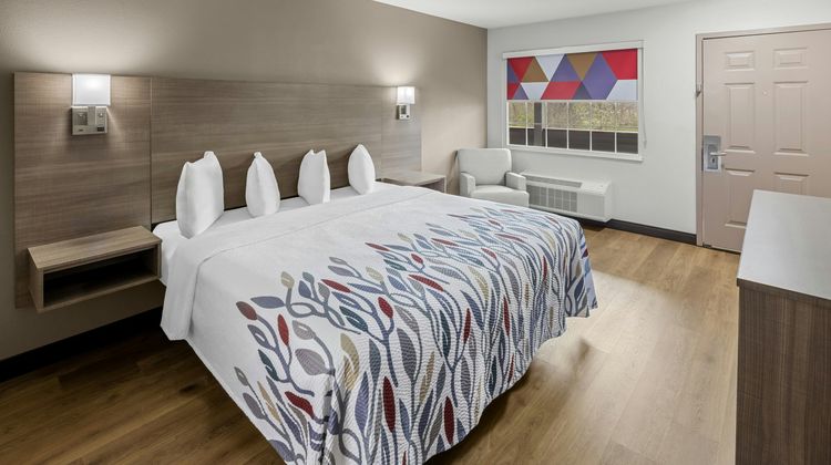 Red Roof Inn & Suites Marysville Room