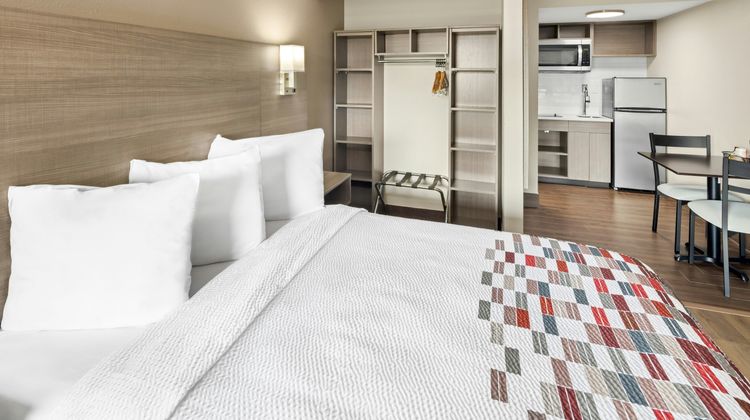 Red Roof Inn & Suites Marysville Suite