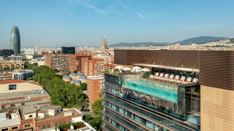 Labtwentytwo Barcelona-Tribute Portfolio Pool