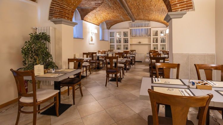 Hotel Embassy City Resort Restaurant