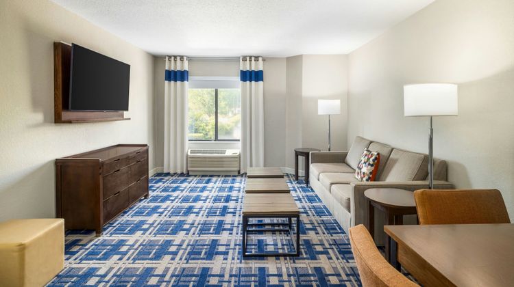 Four Points Charlotte - Lake Norman Suite