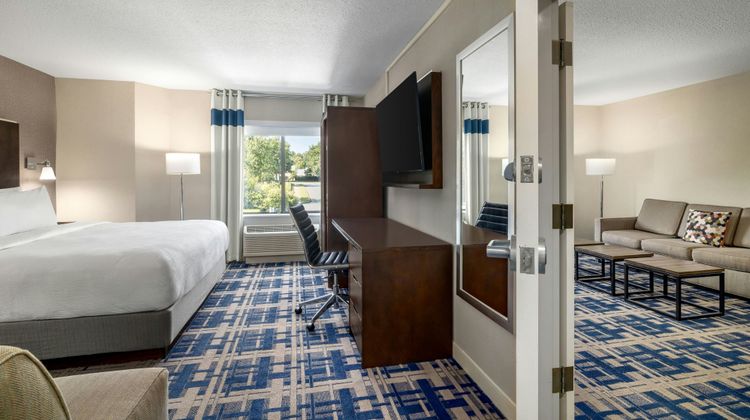 Four Points Charlotte - Lake Norman Suite