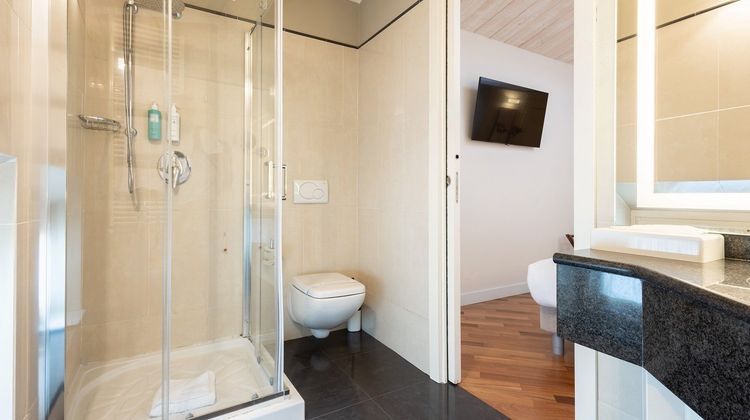 Hotel Embassy City Resort Room