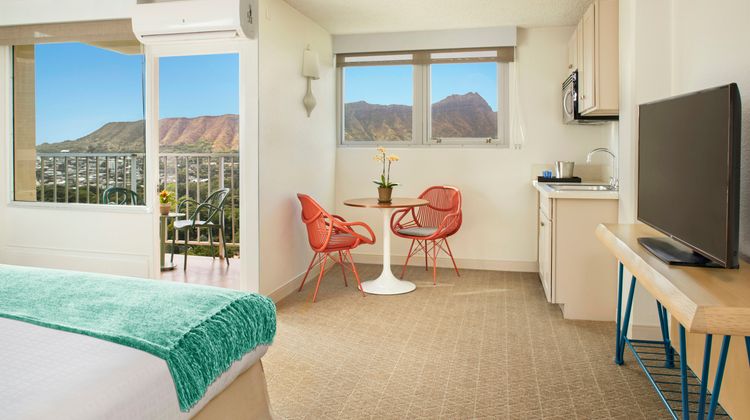 Queen Kapiolani Hotel Suite
