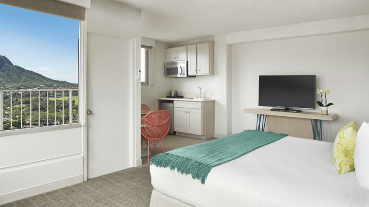 Queen Kapiolani Hotel Suite