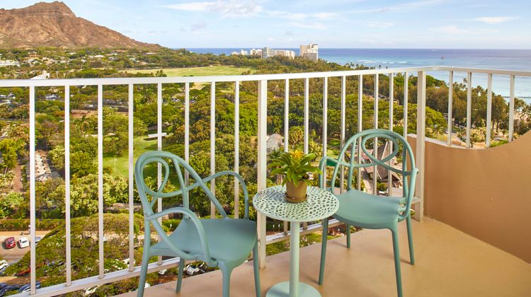 Queen Kapiolani Hotel Exterior