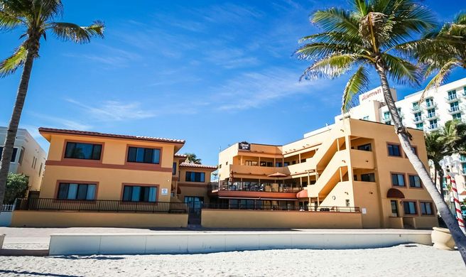 Hollywood Sands Resort Exterior