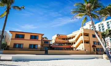 Hollywood Sands Resort