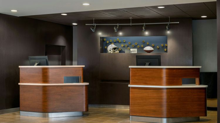 Courtyard by Marriott Pittsburgh Airport Lobby