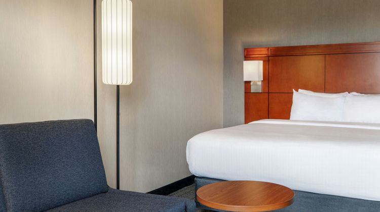 Courtyard by Marriott Pittsburgh Airport Room
