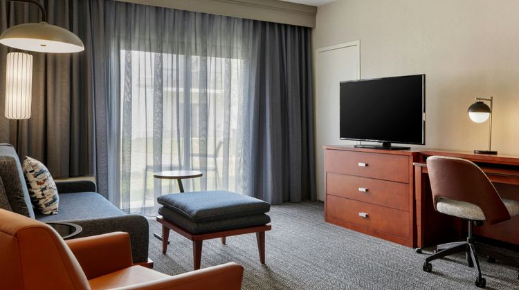 Courtyard by Marriott Pittsburgh Airport Suite