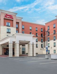 Hampton Inn & Suites Uptown-University