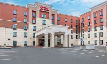 Hampton Inn & Suites Uptown-University