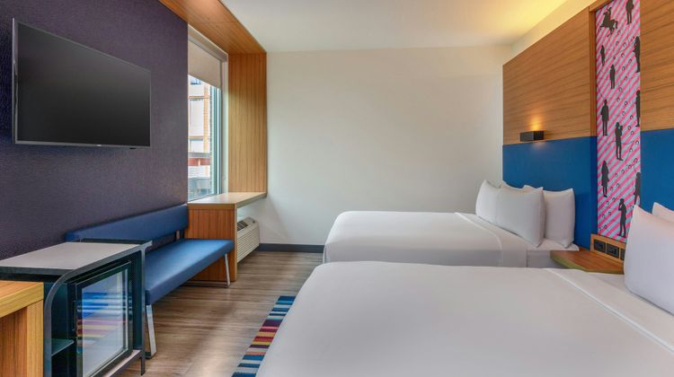 aloft Lexington Room