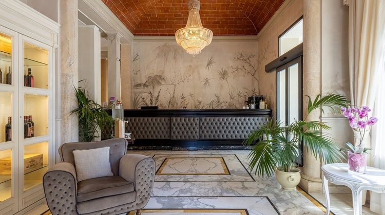 Hotel Embassy City Resort Lobby