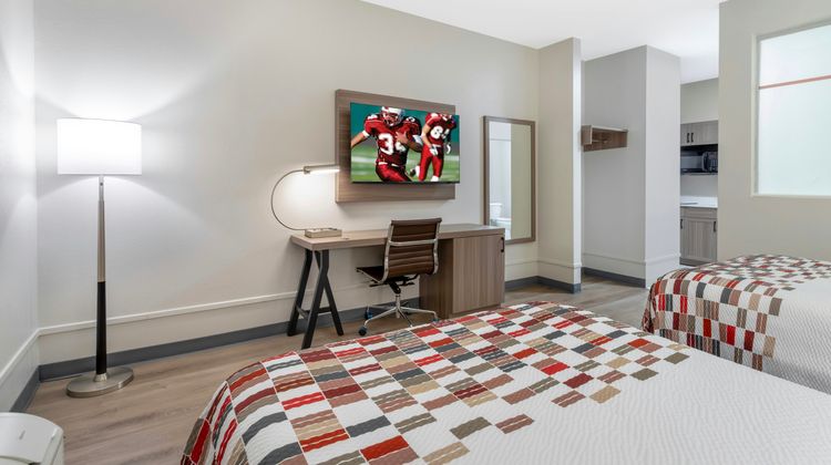 Red Roof Inn & Suites Beaumont Room