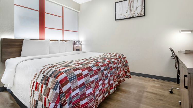 Red Roof Inn & Suites Beaumont Room