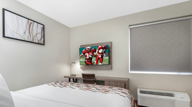 Red Roof Inn & Suites Beaumont Room