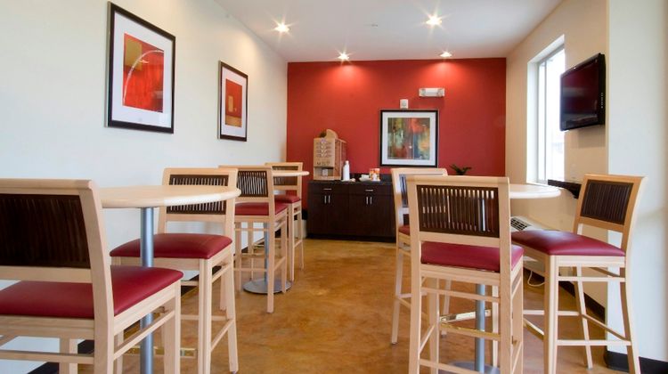 Red Roof Inn & Suites Beaumont Room