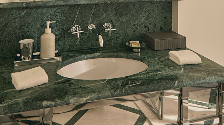 <b>The Carlton Milan, Rocco Forte Room</b>. Images powered by <a href="https://www.leonardoworldwide.com/" title="Leonardo Worldwide" target="_blank">Leonardo</a>.
