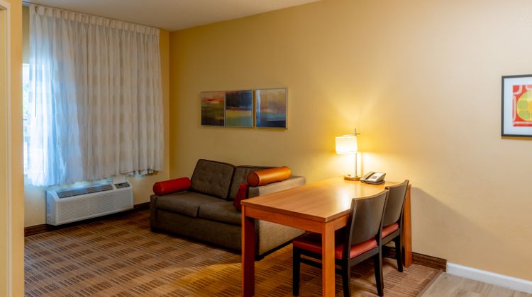 Candlewood Suites Bedford - Fort Worth Room