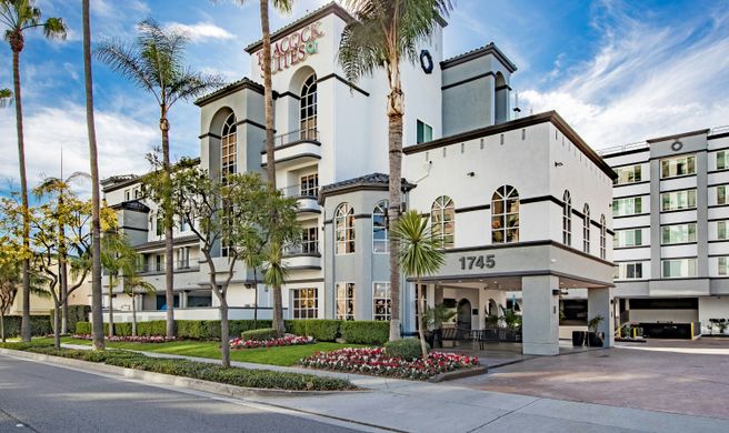 Peacock Suites Exterior