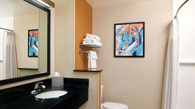Fairfield Inn & Stes Stafford Quantico Room