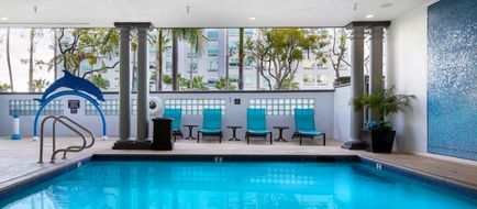Peacock Suites Exterior