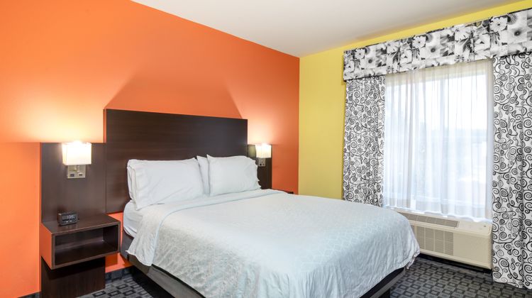 Holiday Inn Dallas-Garland Room