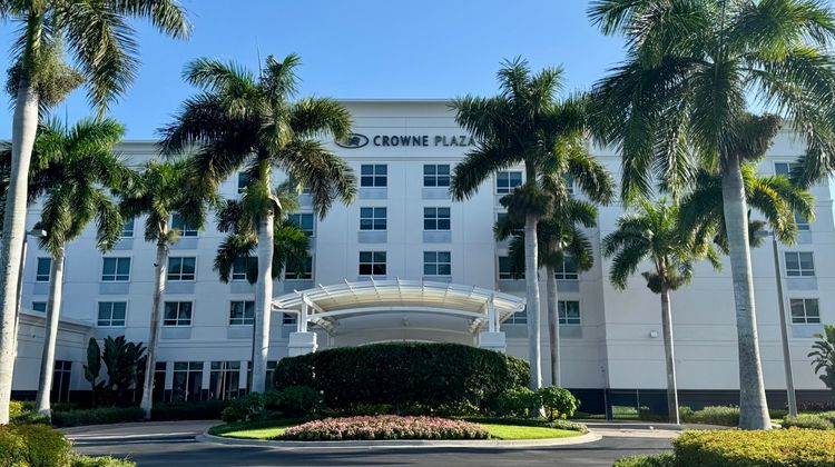 Crowne Plaza Fort Myers Gulf Coast Exterior