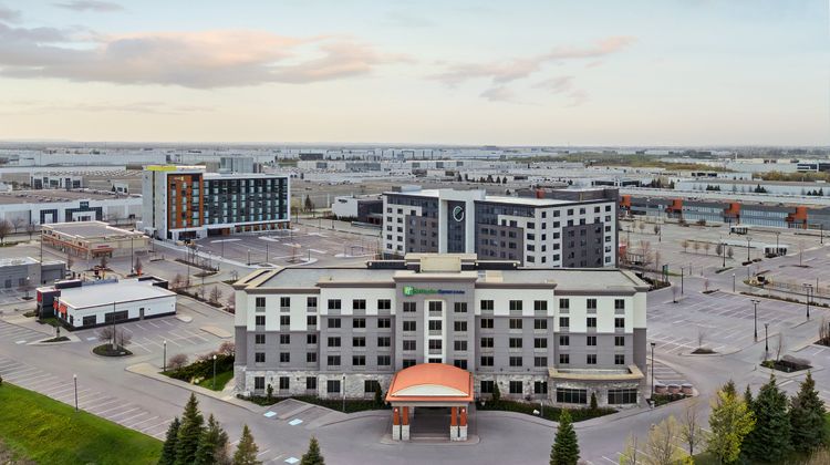 Holiday Inn Express Hotel & Suites Exterior