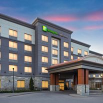 Holiday Inn Express Hotel & Suites
