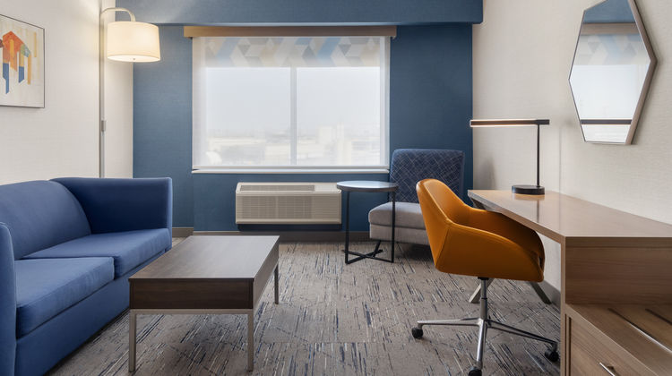 Holiday Inn Express Hotel & Suites Room