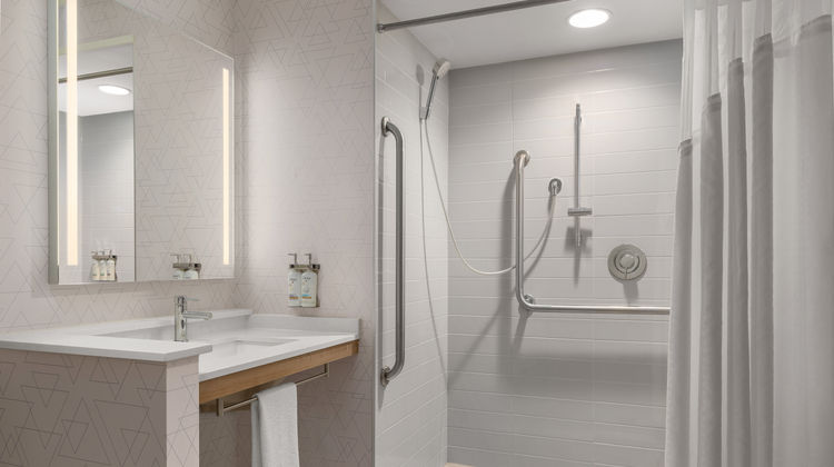 Holiday Inn Express Hotel & Suites Room