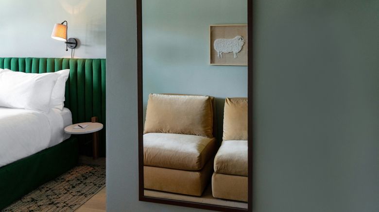 <b>Hollywood Guest Inn Room</b>. Images powered by <a href="https://www.leonardoworldwide.com/" title="Leonardo Worldwide" target="_blank">Leonardo</a>.