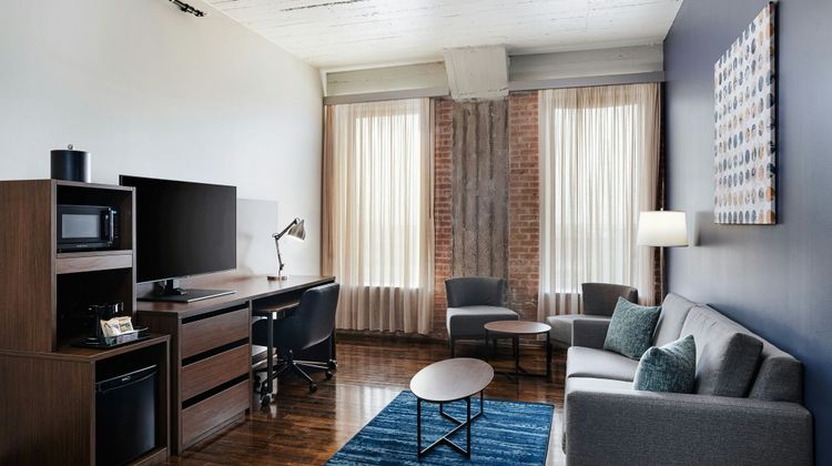 Fairfield Inn & Suites Dallas Downtown Room