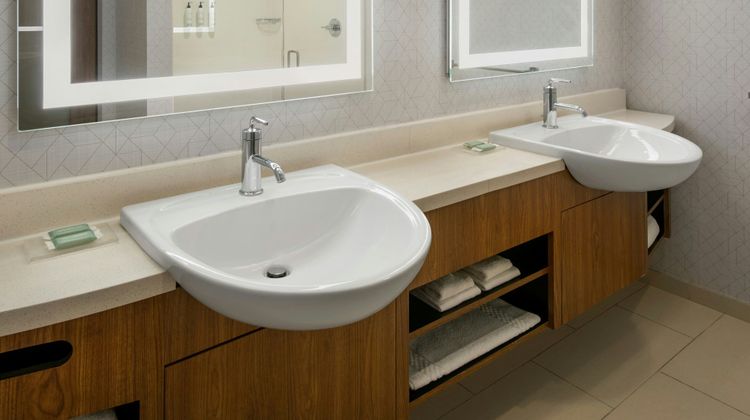 SpringHill Suites Buffalo Airport Room