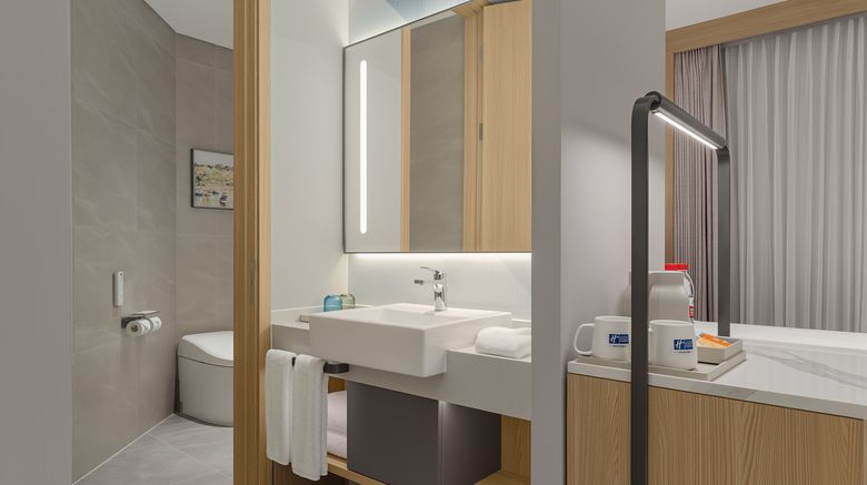 <b>Holiday Inn Express Yantai Penglai Room</b>. Images powered by <a href="https://www.leonardoworldwide.com/" title="Leonardo Worldwide" target="_blank">Leonardo</a>.