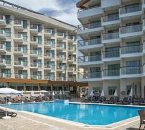 Riviera Hotel & Spa Exterior