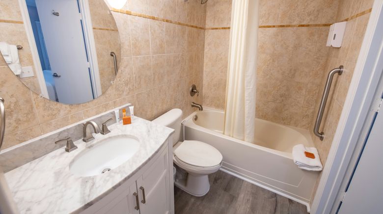 <b>Maverick Resort Room</b>. Images powered by <a href="https://www.leonardoworldwide.com/" title="Leonardo Worldwide" target="_blank">Leonardo</a>.