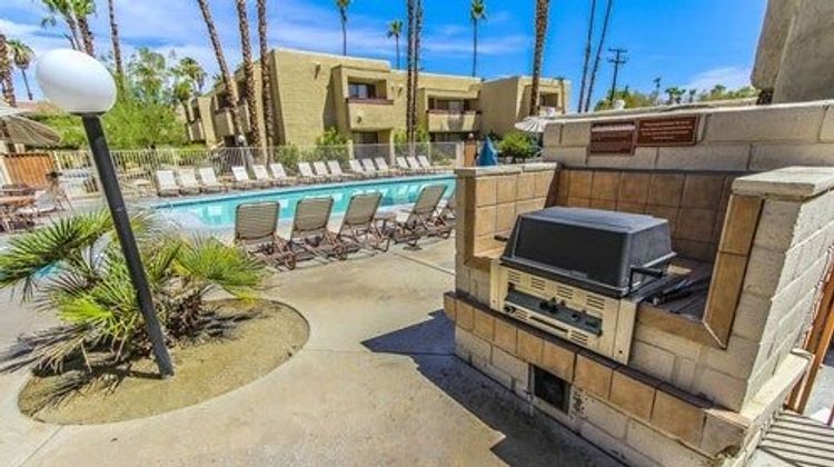 Desert Vacation Villas Exterior