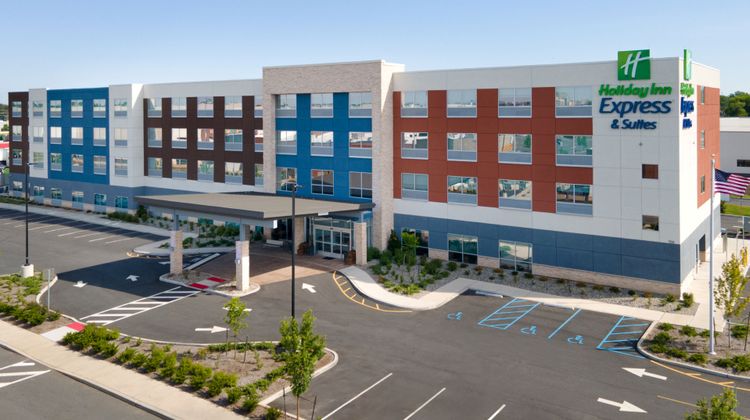 Holiday Inn Express & Suites Linden Exterior