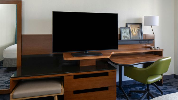 Fairfield Inn & Suites Charlotte Uptown Room