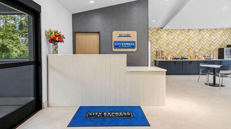City Express by Marriott Petoskey Harbor Lobby