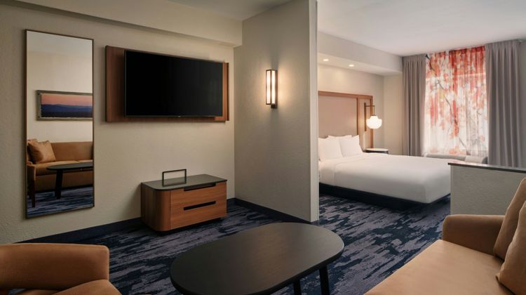 Fairfield Inn & Suites Lakeland Plant Ci Room