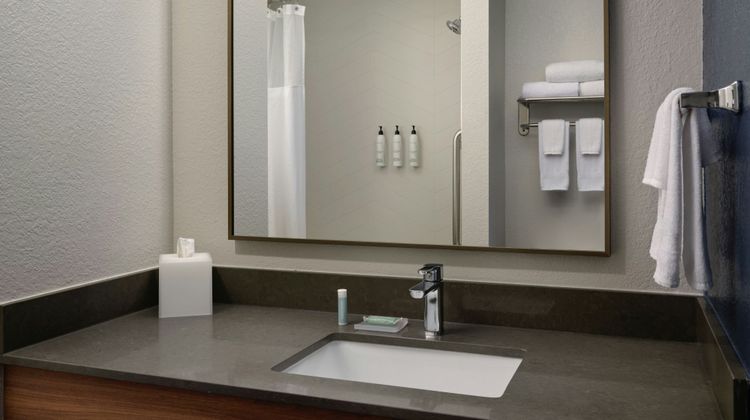 Fairfield Inn & Suites Lakeland Plant Ci Room