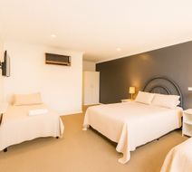Motel Royal Tara Room