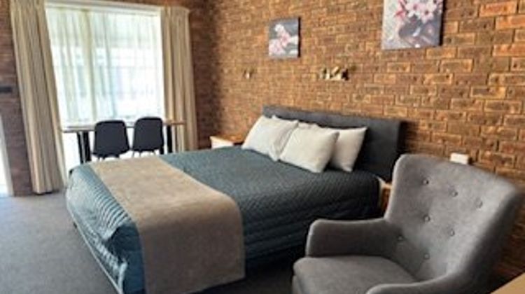 Settlement Motor Inn Room