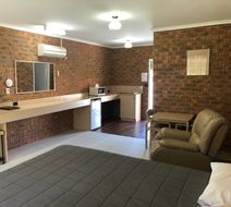 Settlement Motor Inn Room
