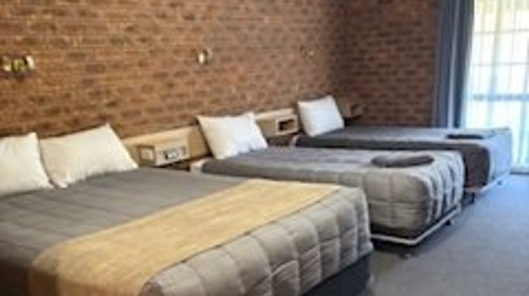 Settlement Motor Inn Room